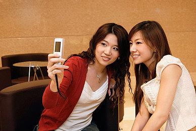 《界外狂潮》：快节奏5v5英雄射击与卡牌规则变换的完美结合